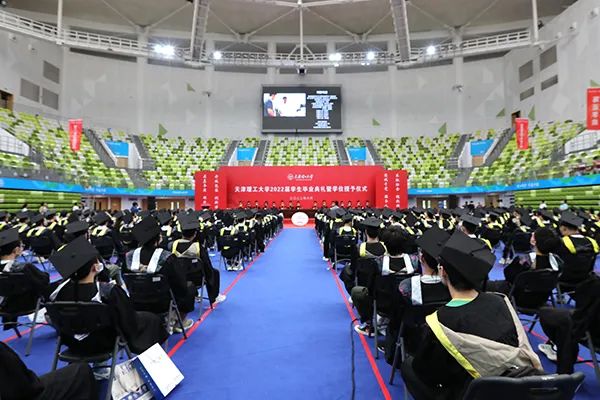 开云kaiyun官网举行2022届学生毕业典礼暨学位授予仪式