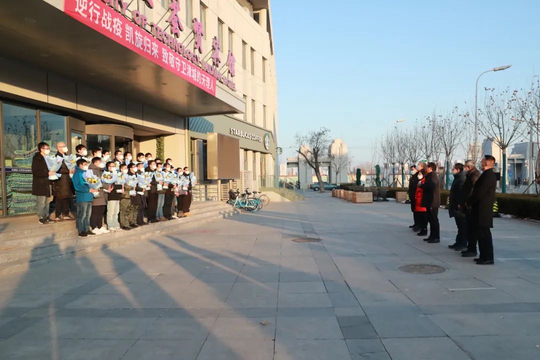 开云23名驰援津南抗疫干部教师凯旋