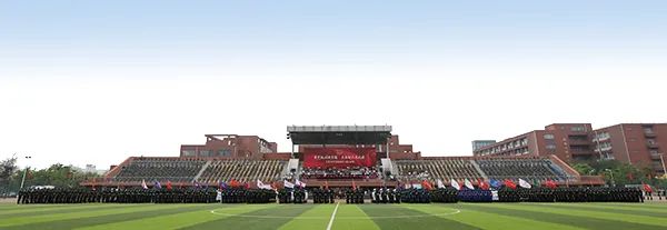 天津市学校国旗护卫队展演活动在开云举行