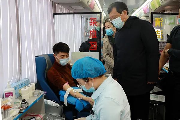 开云开展“仁爱之师，热血奉献”职工无偿献血活动